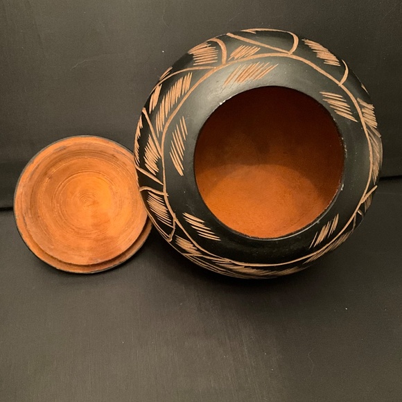 Hand-Carved Coconut Shell with Lid - Picture 2 of 3